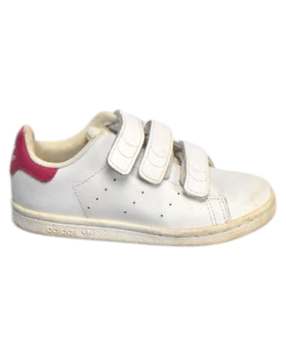 A White Sneakers from Adidas in size 4T for boy. (Front View)