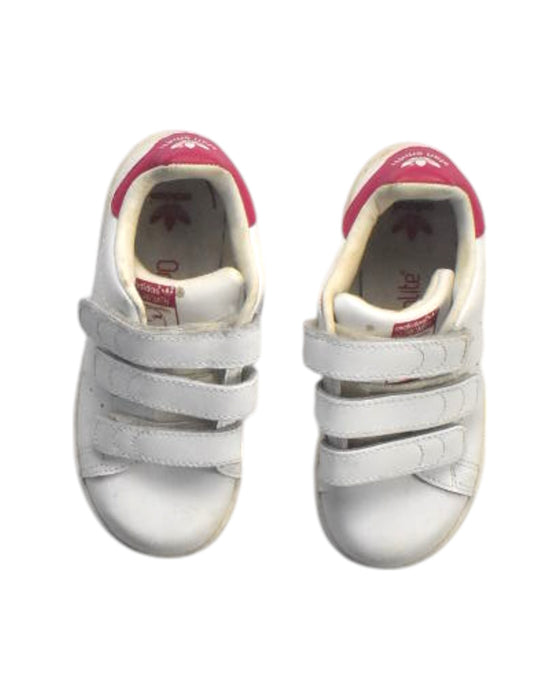 A White Sneakers from Adidas in size 4T for boy. (Back View)
