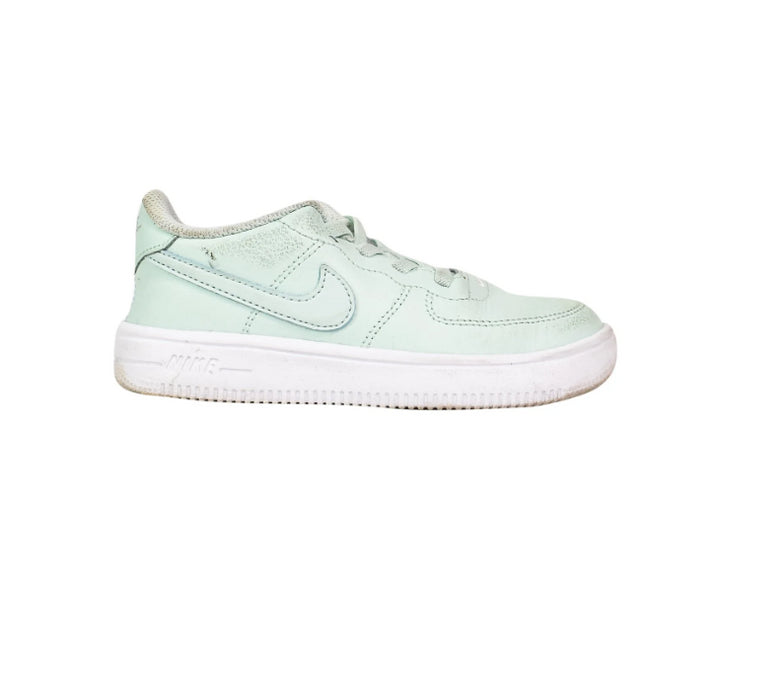 A Green Sneakers from Nike in size 4T for girl. (Front View)