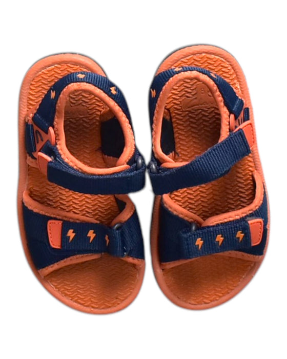 A Navy Sandals from Clarks in size 3T for neutral. (Back View)