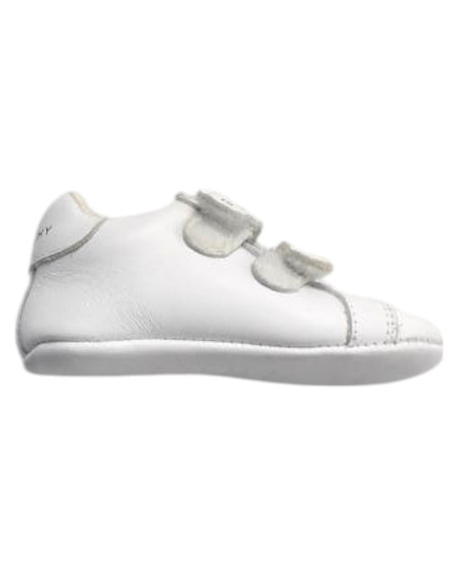 A White Sneakers from Givenchy in size 12-18M for boy. (Front View)