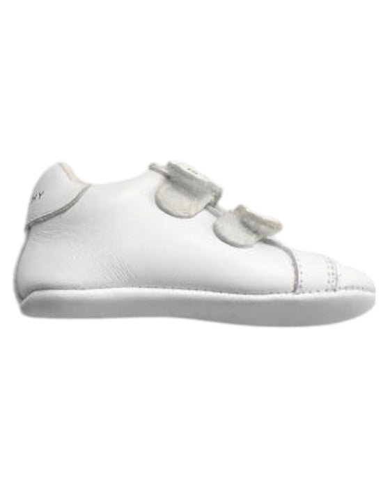 A White Sneakers from Givenchy in size 12-18M for boy. (Front View)