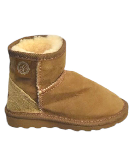 A Brown Winter Boots from Ugg Australia in size 12-18M for neutral. (Front View)