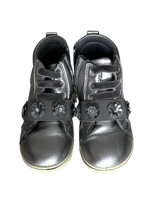 A Silver Sneakers from Primigi in size 12-18M for girl. (Front View)