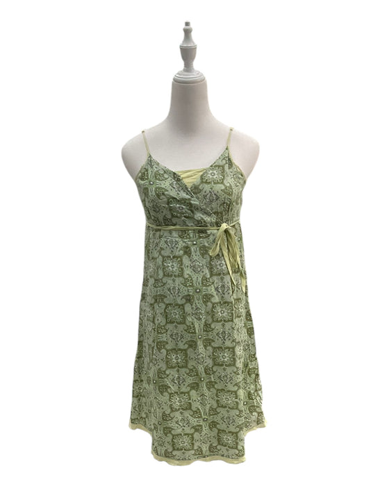A Green Sleeveless Dresses from Spring in size Maternity-S for maternity. (Front View)