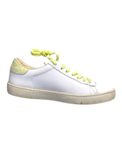 A White Sneakers from Victoria in size 11Y for girl. (Front View)