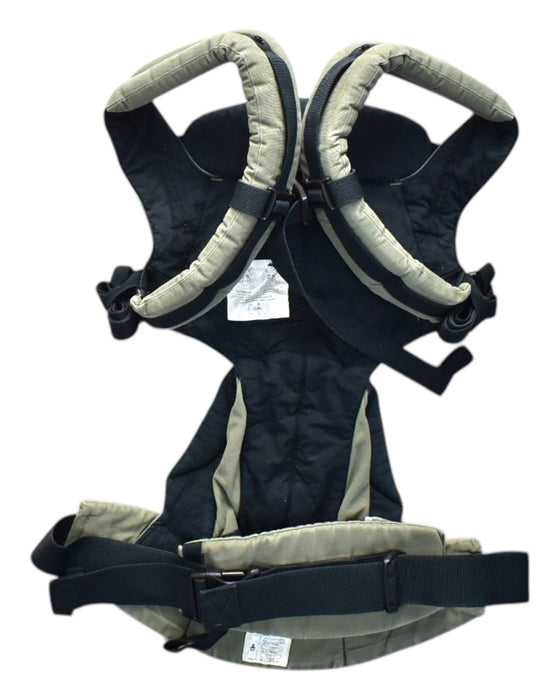 A Green Baby Carriers from Ergobaby in size O/S for neutral. (Back View)