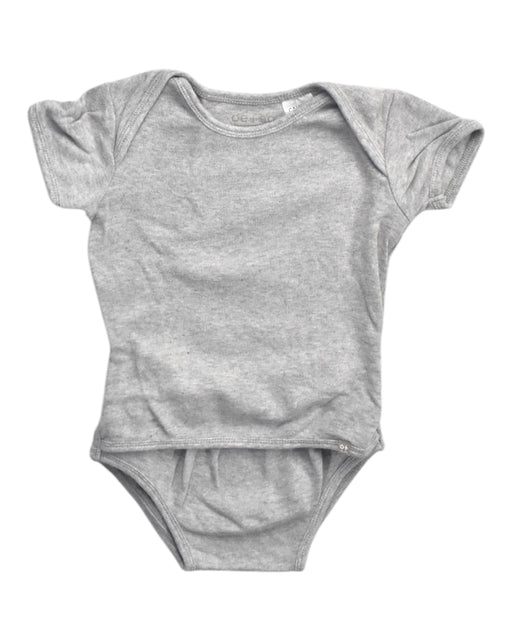 A Grey Short Sleeve Bodysuits from Oeteo in size 6-12M for neutral. (Front View)