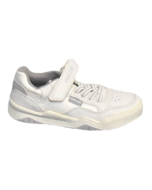 A White Sneakers from Geox in size 7Y for boy. (Front View)