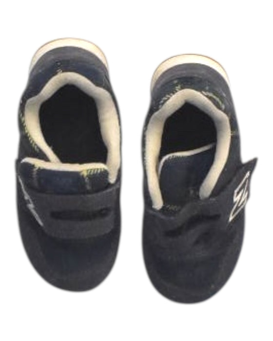 A Navy Sneakers from New Balance in size 3T for boy. (Back View)