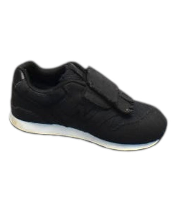 A Black Sneakers from New Balance in size 3T for neutral. (Front View)