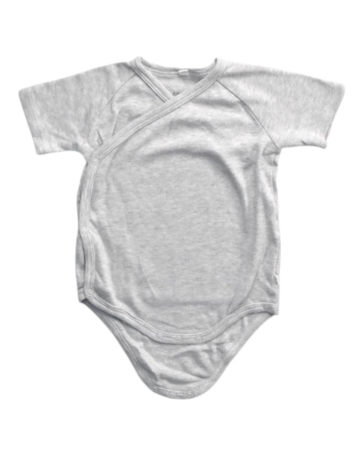 A Grey Short Sleeve Bodysuits from Mori in size 12-18M for boy. (Front View)