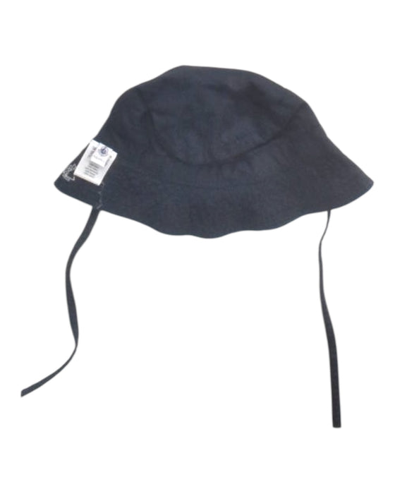 A Navy Sun Hats from Petit Bateau in size 3-6M for boy. (Front View)