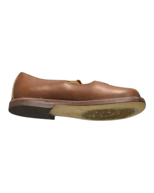 A Brown Flats from Gallucci in size 5T for neutral. (Front View)