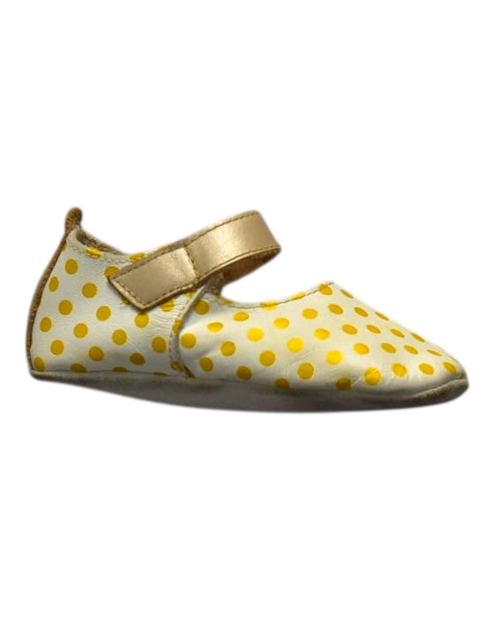 A Yellow Flats from Bobux in size M for girl. (Front View)