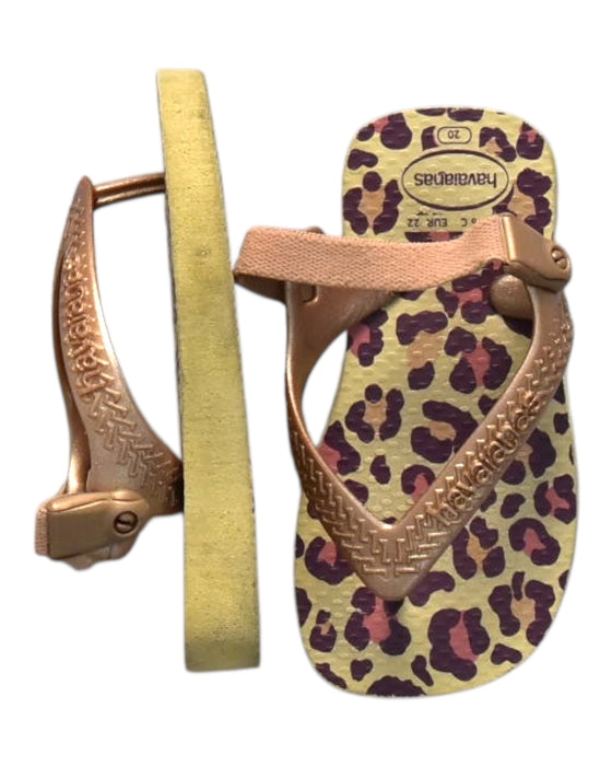 A Brown Sandals from Havaianas in size 18-24M for girl. (Front View)