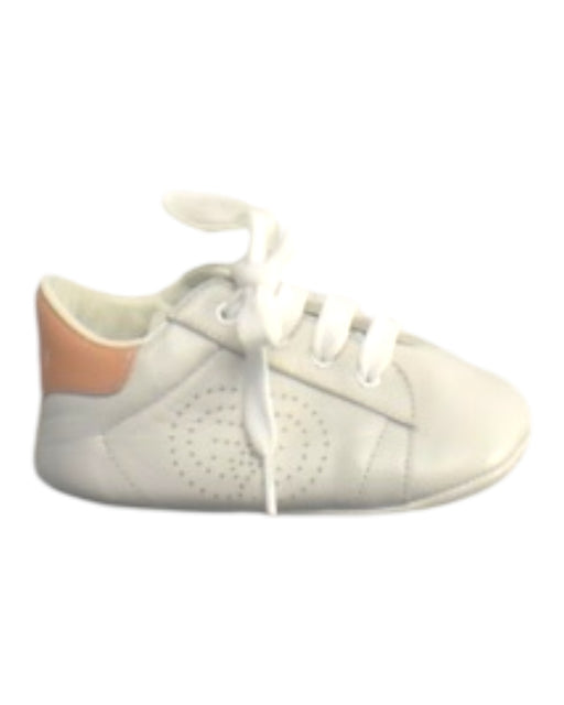 A White Sneakers from Gucci in size 6-12M for boy. (Front View)