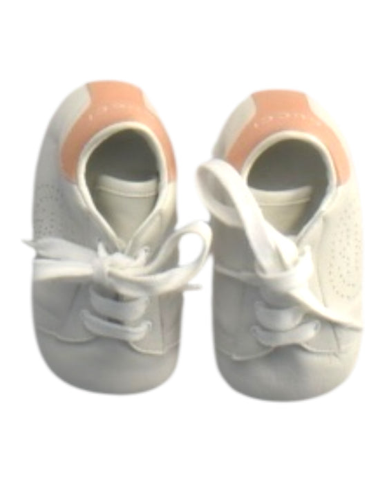 A White Sneakers from Gucci in size 6-12M for boy. (Back View)