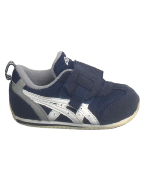 A Navy Sneakers from ASICS in size 12-18M for boy. (Front View)
