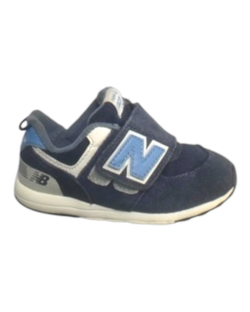 A Navy Sneakers from New Balance in size 18-24M for boy. (Front View)