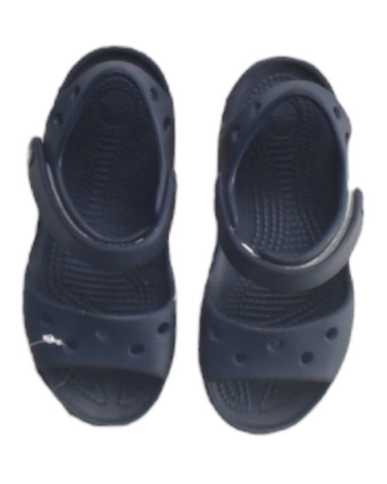 A Navy Sandals from Crocs in size 5T for boy. (Back View)