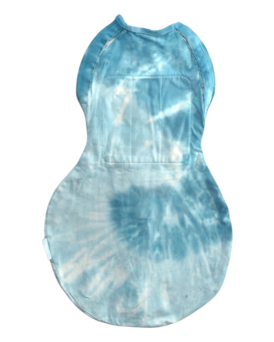 A  Swaddles from Happiest Baby in size 3-6M for boy. (Back View)