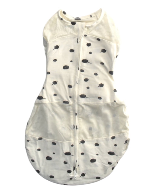 A  Swaddles from Happiest Baby in size 3-6M for boy. (Front View)