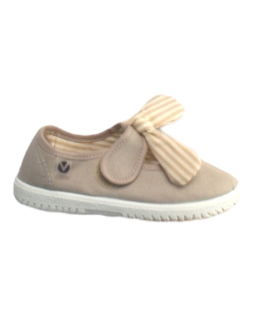 A Beige Flats from Victoria in size 3T for girl. (Front View)