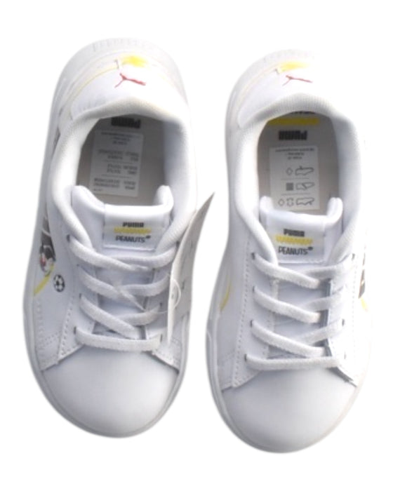 A White Sneakers from Puma in size 3T for boy. (Back View)