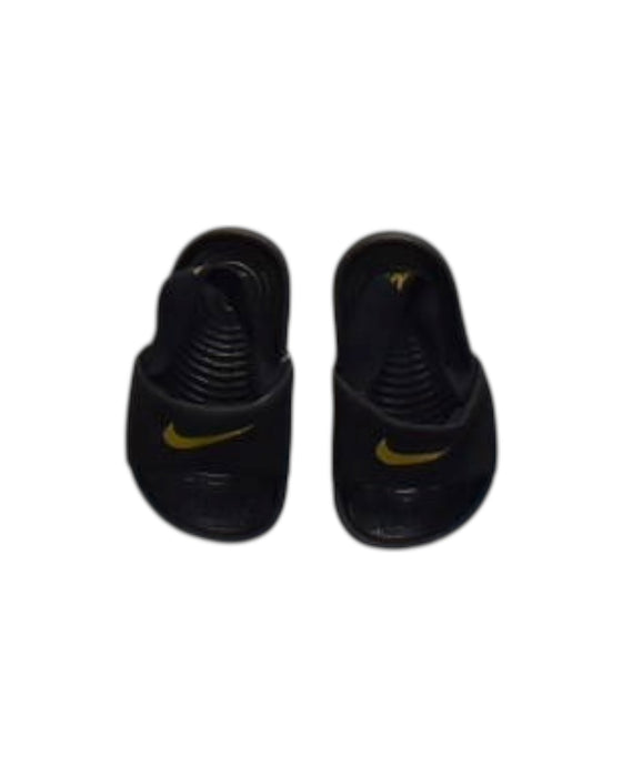 A Black Sandals from Nike in size 12-18M for boy. (Back View)