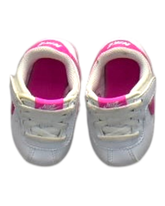 A White Sneakers from Nike in size 6-12M for girl. (Back View)