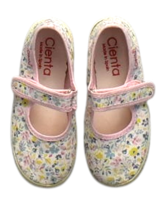 A  Flats from Cienta in size 4T for girl. (Back View)
