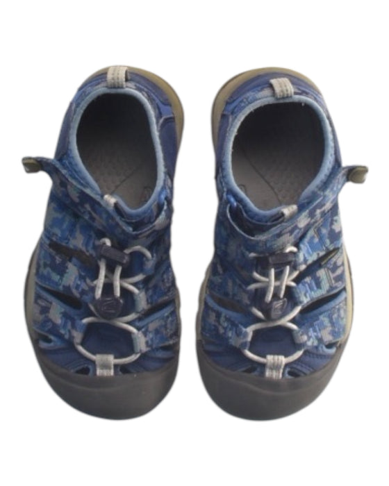 A  Sandals from Keen in size 7Y for boy. (Back View)
