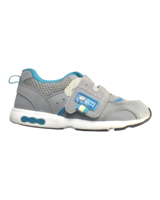 A Grey Sneakers from Moonstar in size 5T for boy. (Front View)