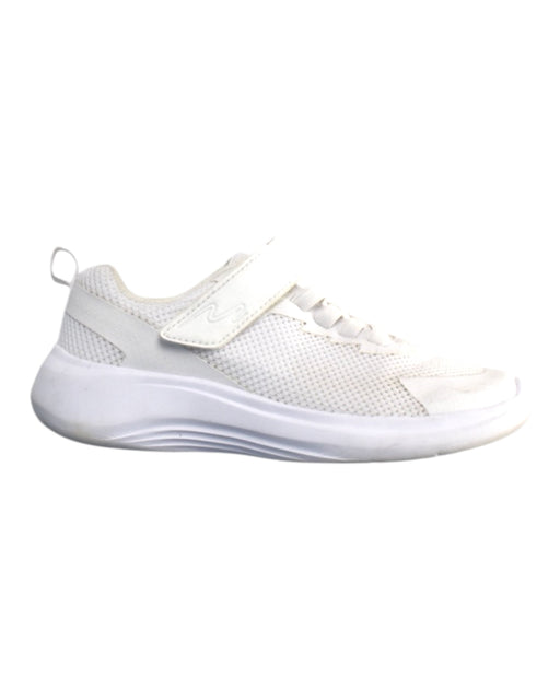 A White Sneakers from Skechers in size 7Y for girl. (Front View)