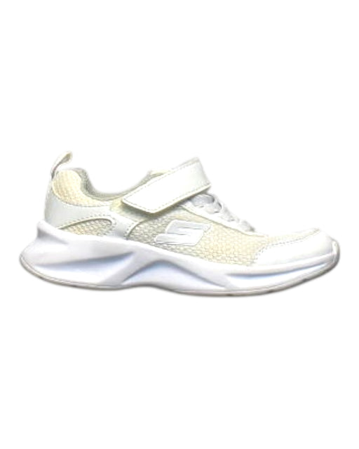 A White Sneakers from Skechers in size 4T for girl. (Front View)