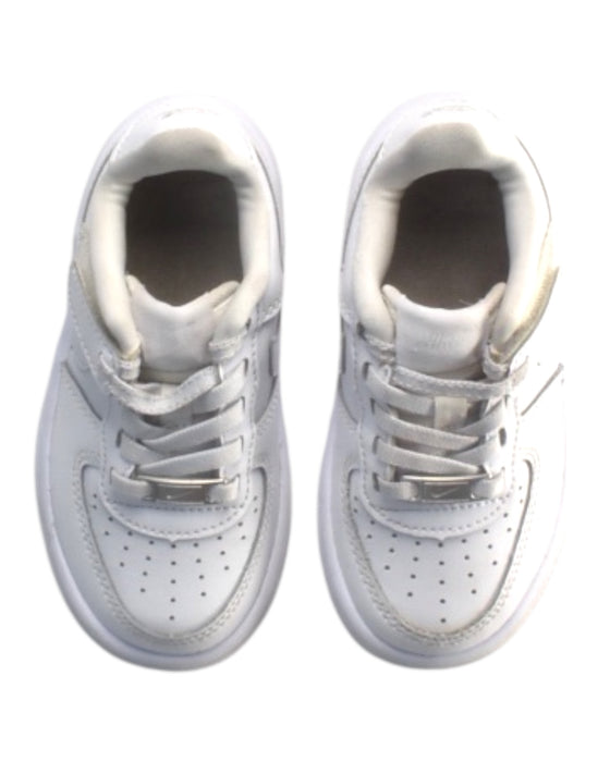 A White Sneakers from Nike in size 3T for boy. (Back View)