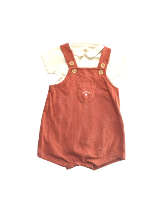 A White Overall Shorts from Tartine et Chocolat in size 6-12M for girl. (Front View)
