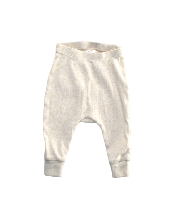 A Ivory Casual Pants from Seed in size 0-3M for girl. (Front View)