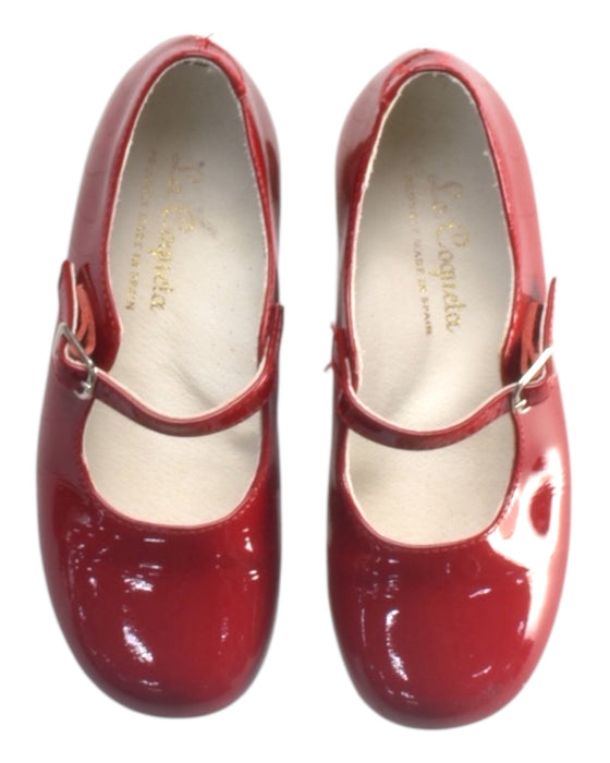 A Red Dress Shoes from La Coqueta in size 4T for girl. (Back View)