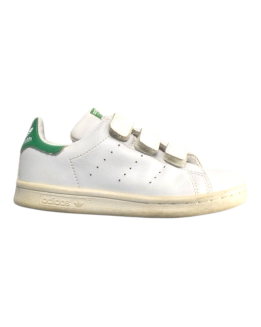 A White Sneakers from Adidas in size 5T for boy. (Front View)