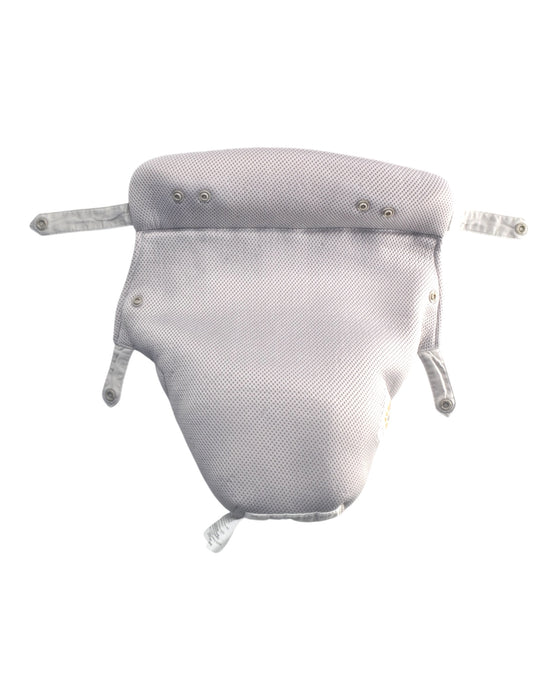A White Baby Carriers from Ergobaby in size O/S for neutral. (Back View)