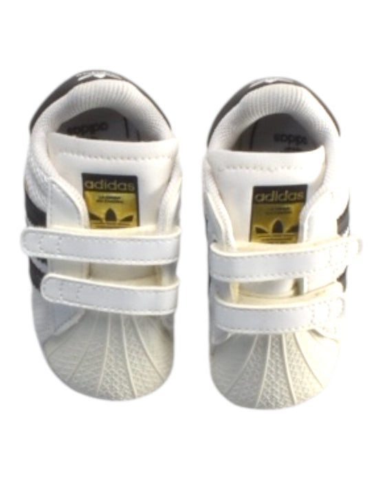A White Sneakers from Adidas in size 6-12M for boy. (Front View)