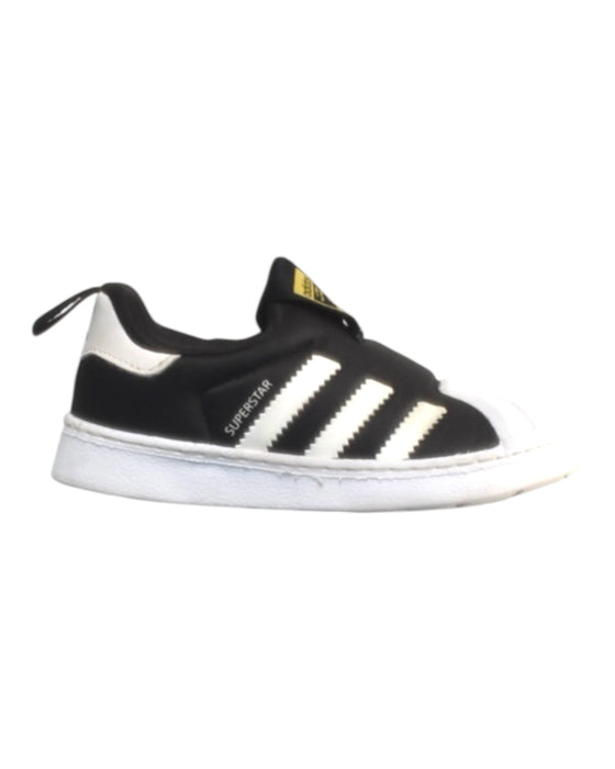 A Black Sneakers from Adidas in size 3T for boy. (Front View)