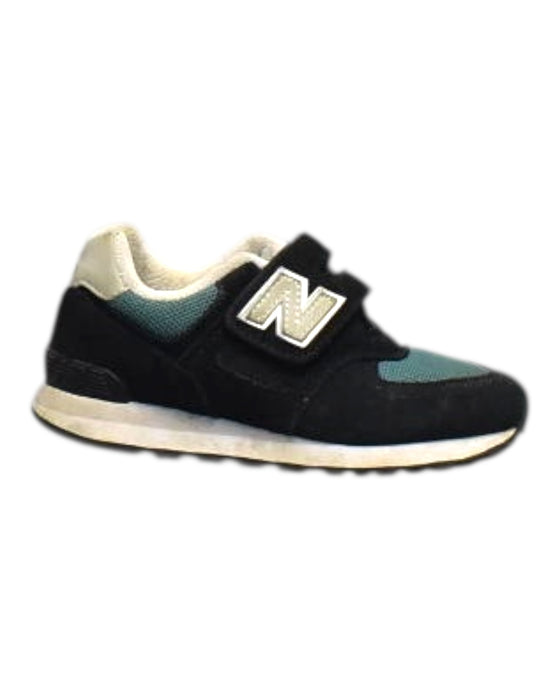 A Black Sneakers from New Balance in size 5T for boy. (Front View)