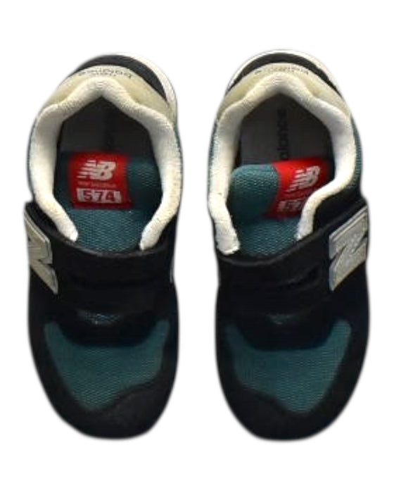 A Black Sneakers from New Balance in size 5T for boy. (Back View)
