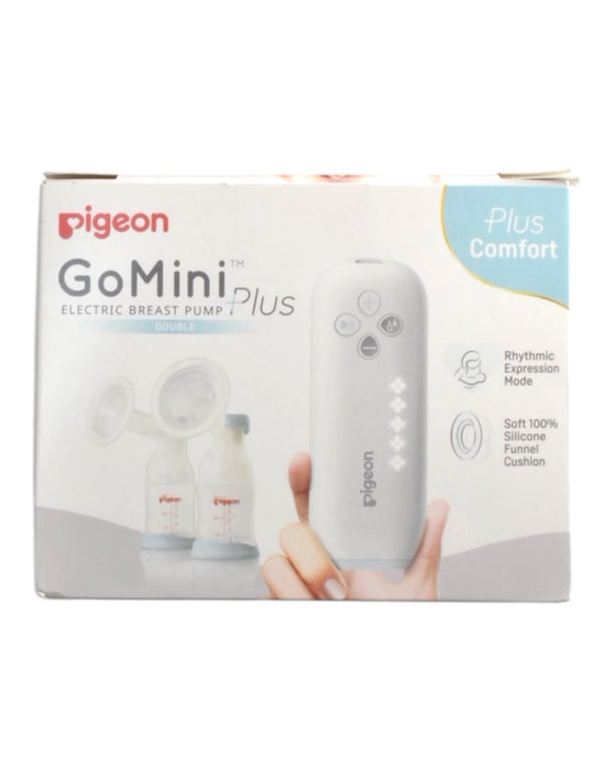 A Multicolour Bibs from Pigeon in size O/S for maternity. (Front View)