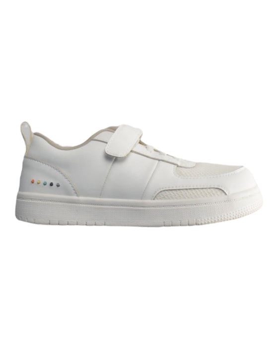 A White Sneakers from KIBO in size 4T for neutral. (Front View)