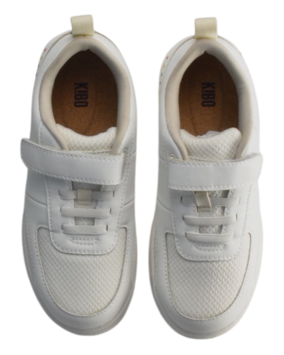 A White Sneakers from KIBO in size 4T for neutral. (Back View)