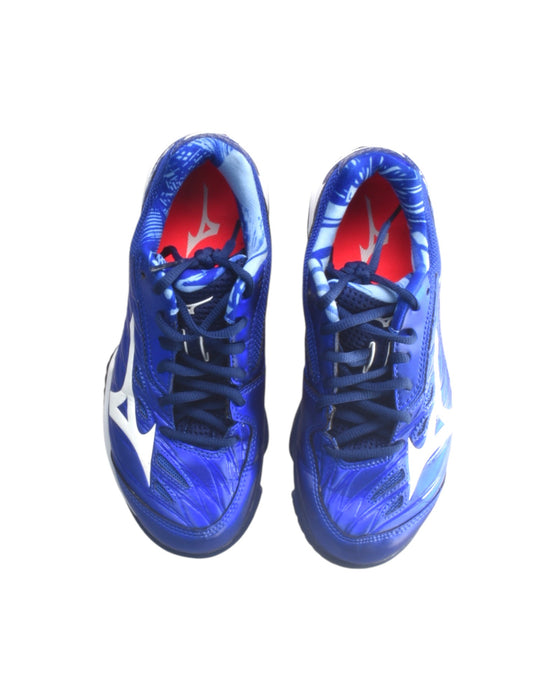 A Blue Sneakers from Mizuno in size 11Y for boy. (Back View)